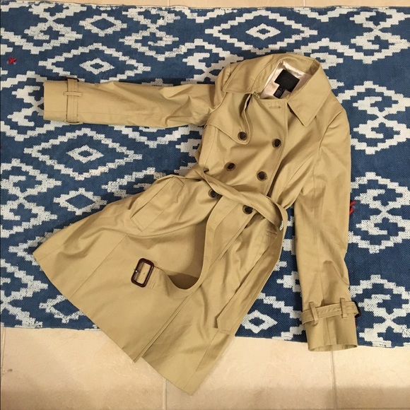 Like new Jcrew Classic trench coat with belt
