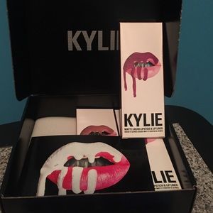 Kylie lip kit poise k