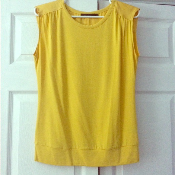 Yellow/gold sleeveless top