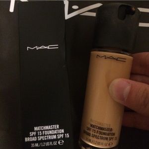 MAC Matchmaster SPF 15 Foundation 1.5 Light