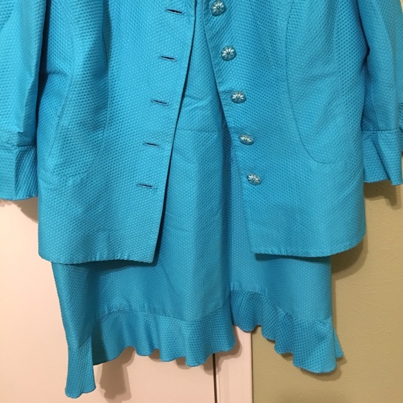 Spring suit - Picture 2 of 4