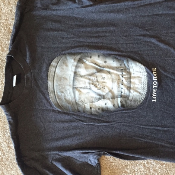 Nike T shirt "Love to Hate"