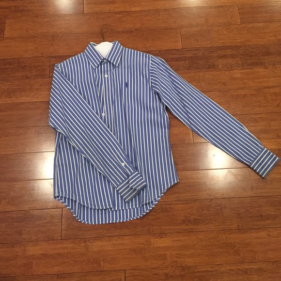 Long sleeve button up shirt. Size 6