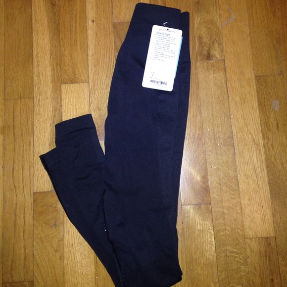 Brand new Lulu lemon zone in tight