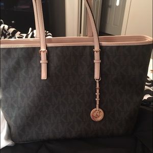 Michael Kors purse only used twice 100%Authentic
