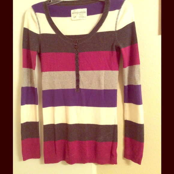 Aeropostale light sweater; good condition