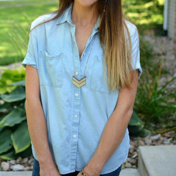 **BLOGGER FAVORITE** Madewell Courier Chambray