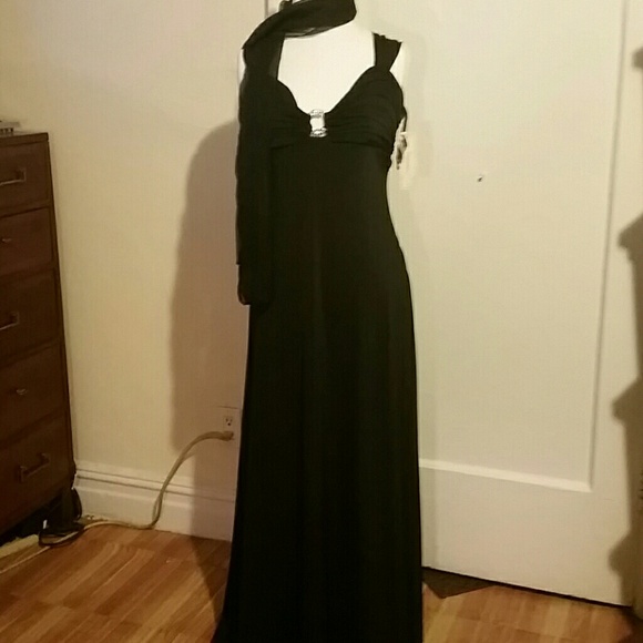 LONG BLACK GOWN