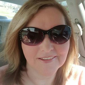 Meet your Posher, Debbie