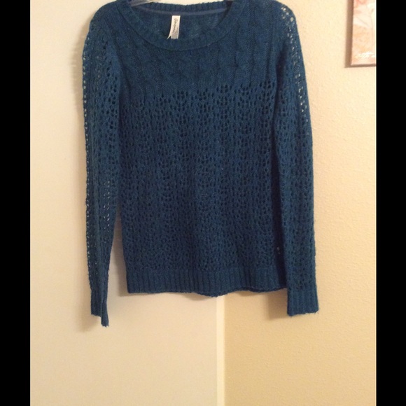 Light knitted Aeropostale sweater
