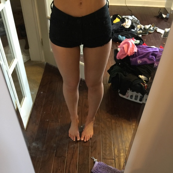 black pacsun shorts