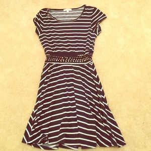 Short sleeve dress with cute middle cut out