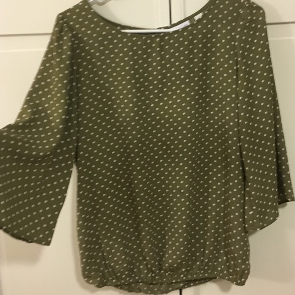 New York & Company bell-sleeve top size XS