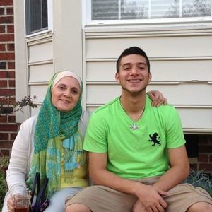 Meet your Posher, Mona