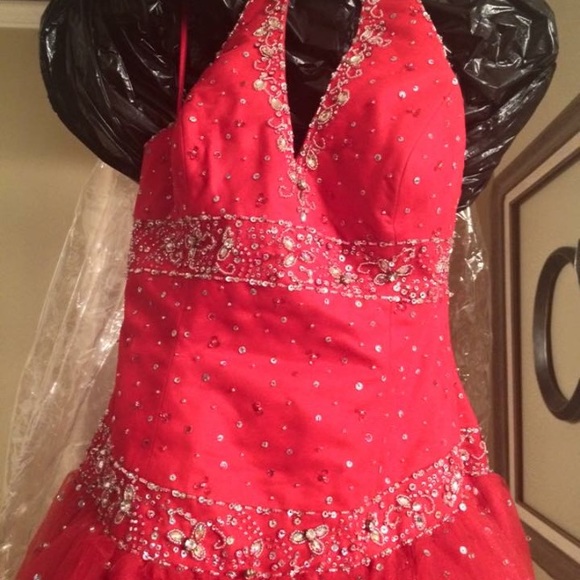 Red ballgown - Picture 2 of 2