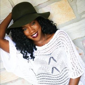 Meet your Posher, Monique