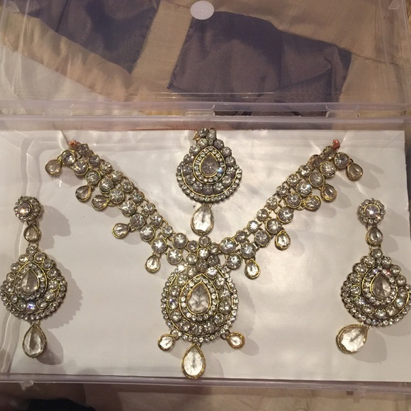 Indian Jewelry Set (costume jewelry)