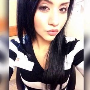 Meet your Posher, Crystal