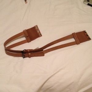 Jessica Simpson light brown waist belt.