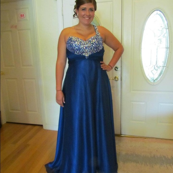 PROM DRESS - Picture 2 of 4