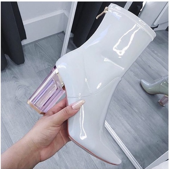 New light patent leather ankle boot !