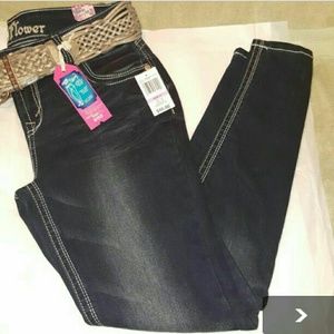 NWT women's belted skinny  jeans