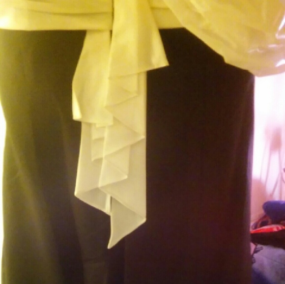 Ball dress - Picture 3 of 3