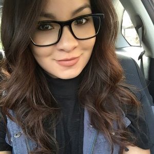 Meet your Posher, Alejandra