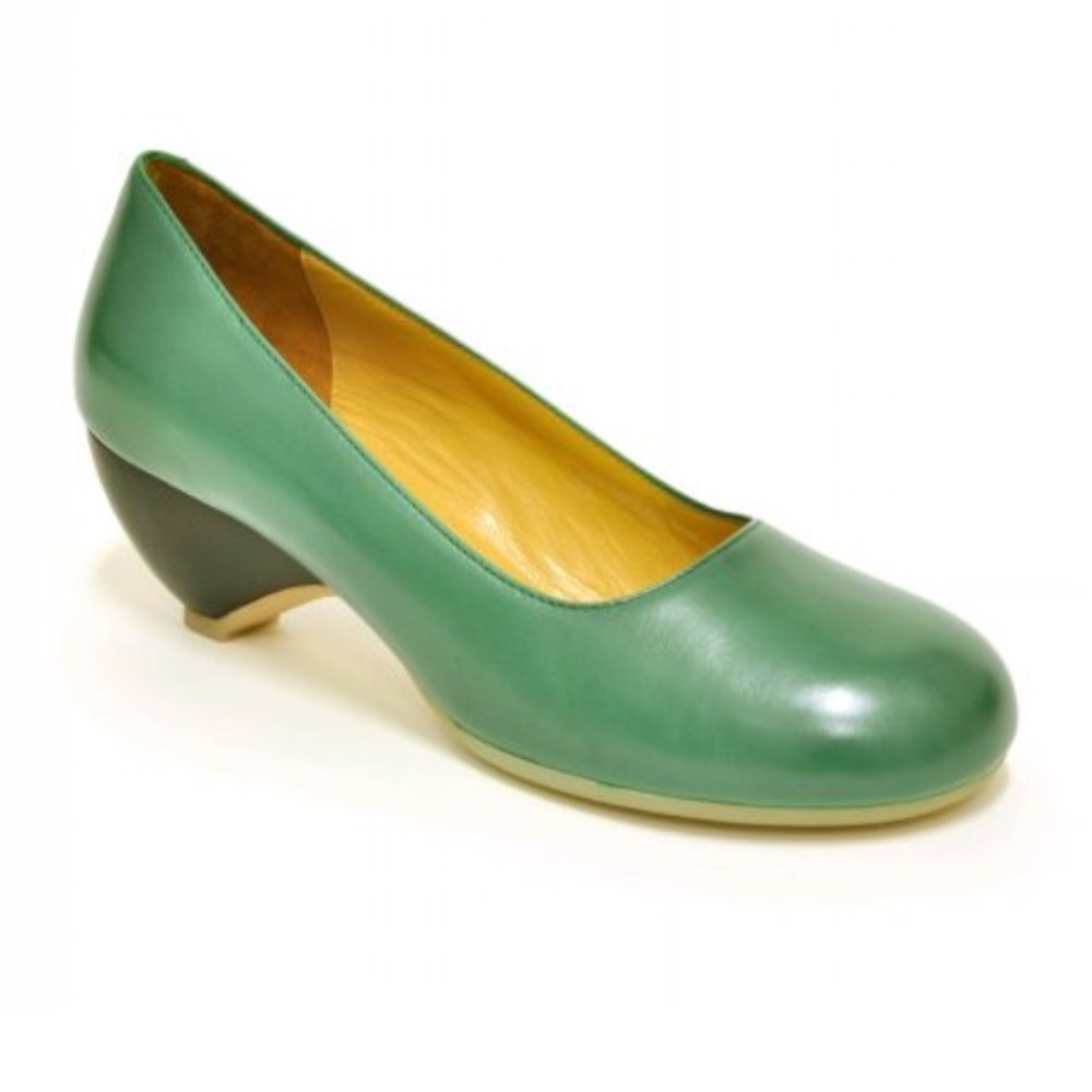 Glory Chen Apple Round Toe Wedge Heel Size 6