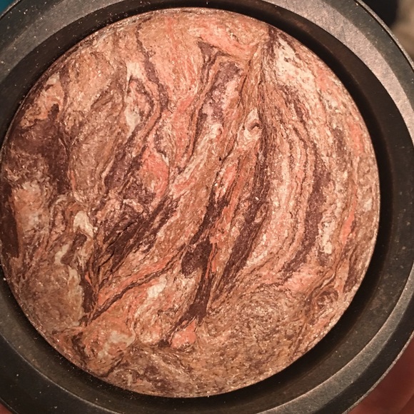 Mineralized blush