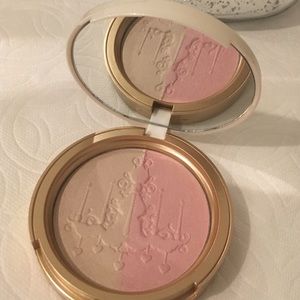 Too faced candlelight glow