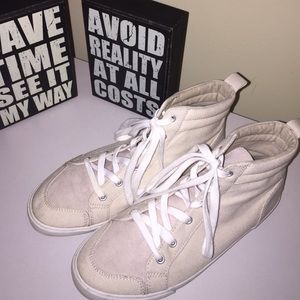 The Perfect Kick Around Shoe! 👆