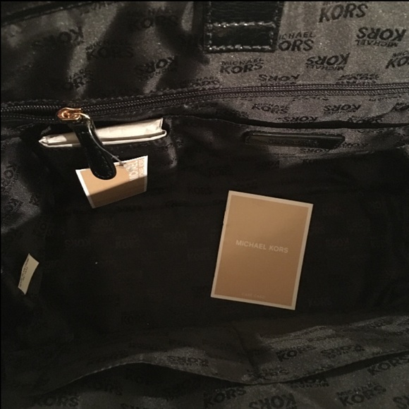 Michael Kors Stripped Bag - Picture 2 of 4