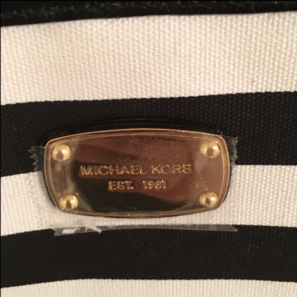 Michael Kors Stripped Bag - Picture 4 of 4