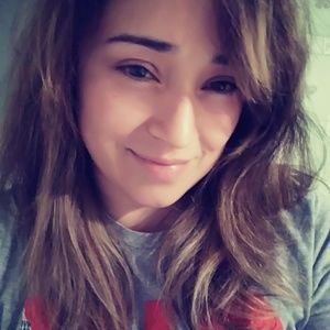 Meet your Posher, Lora