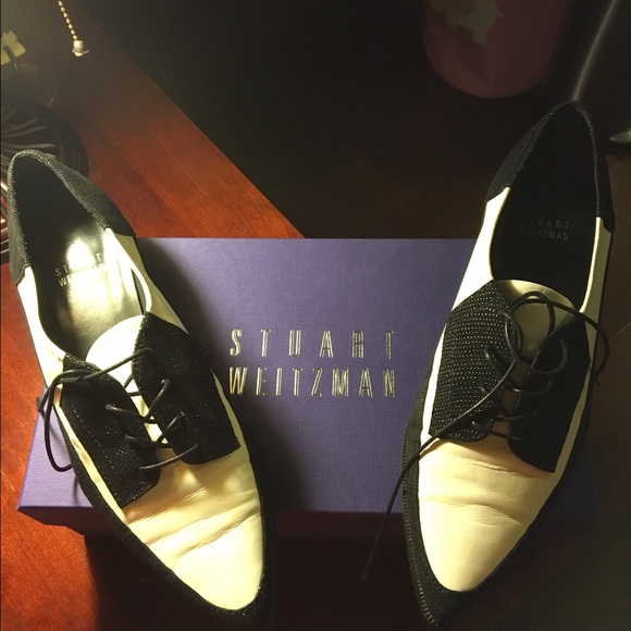 Stuart Weitzman shoes. - Picture 2 of 4