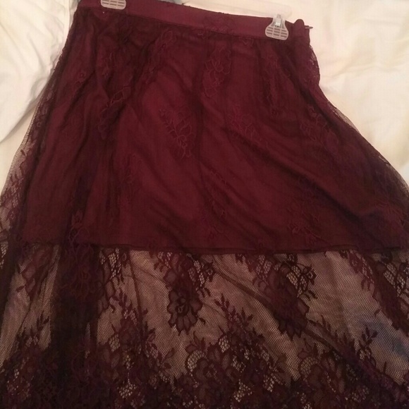Burgundy lace skirt - Picture 2 of 3