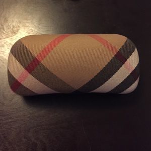 Burberry sunglasses case "original"