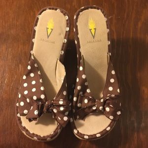 🌻FINAL SALE🌻New Volatile Polka Dot Wedge