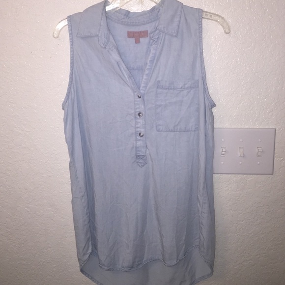 Sleeveless denim top!