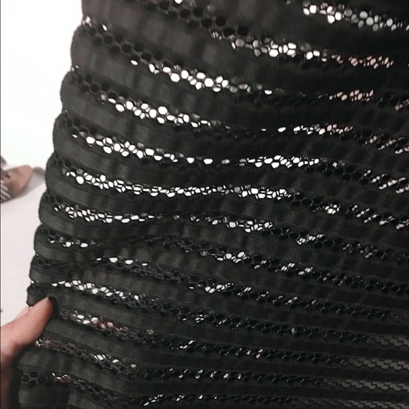 Guess Dramatic Maxi Skirt in black - Picture 2 of 4