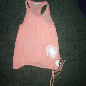 Cute salmon tank top with white design on hip