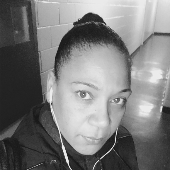 Meet your Posher, Cynthia - Picture 1 of 1