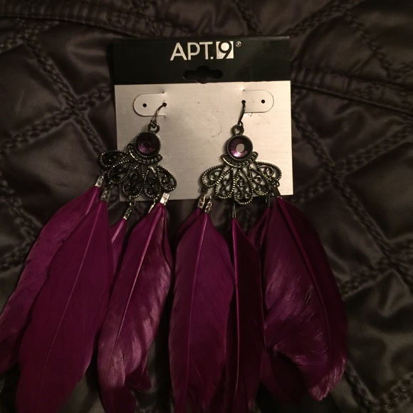 APT.9 PURPLE FEATHER EARRINGS