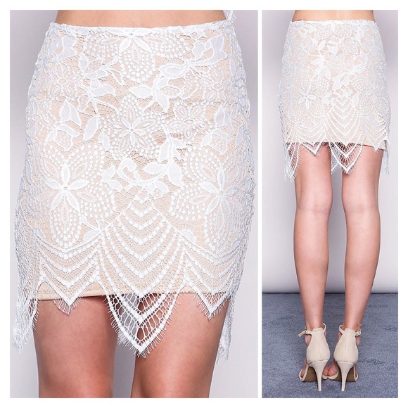 🎉HP🎉Lace Crop Top & Skirt Set Size Medium NWT - Picture 2 of 6