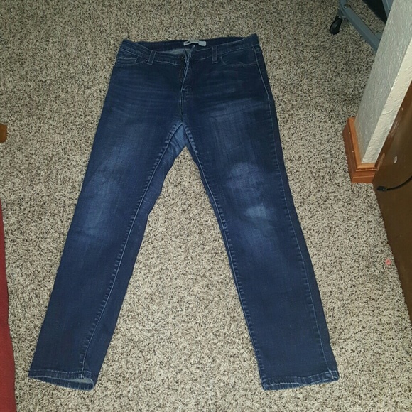 *SOLD*  Levi  mid-rise skinny jeans