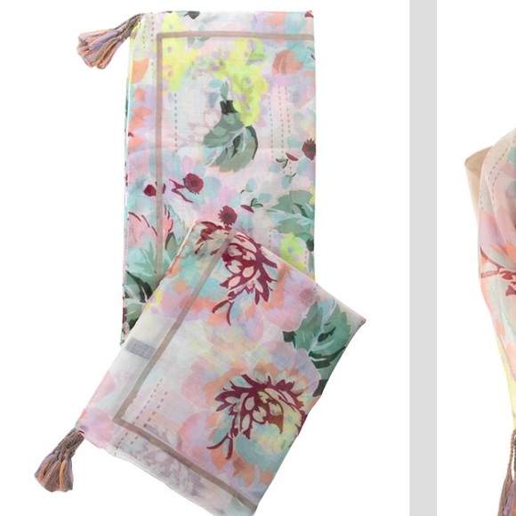 floral tassel scarf - Picture 3 of 4