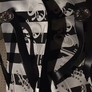 GUESS Black, Silver and Grey Flip Flops.