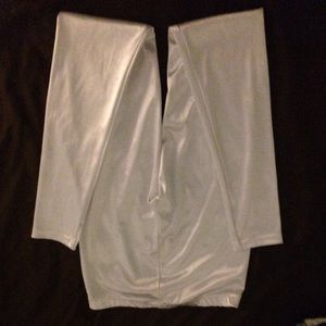 Shiny white leggings