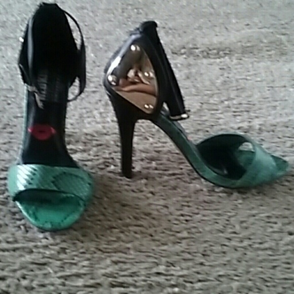 Heels - Picture 3 of 3